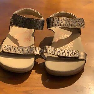 Aetrex modern adjustable strap sandels